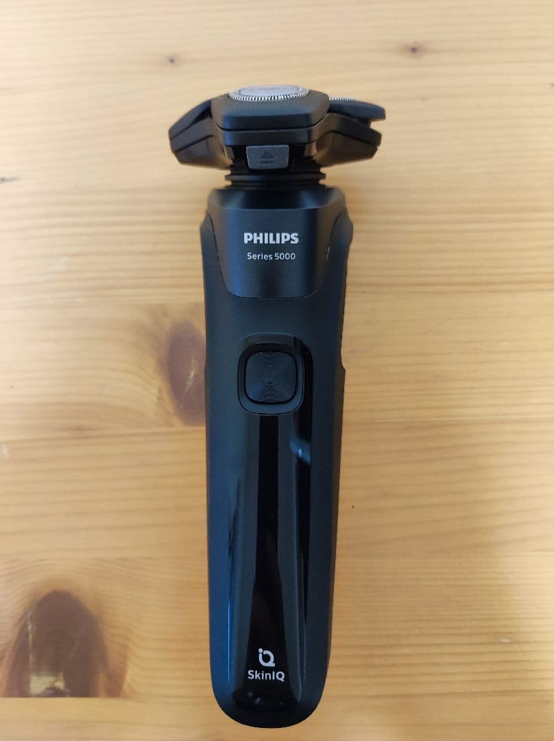 美品　PHILIPS ウェット＆ドライ電気シェーバー ブラック S5588/30