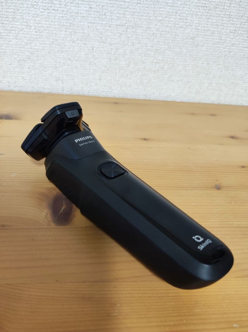 美品　PHILIPS ウェット＆ドライ電気シェーバー ブラック S5588/30