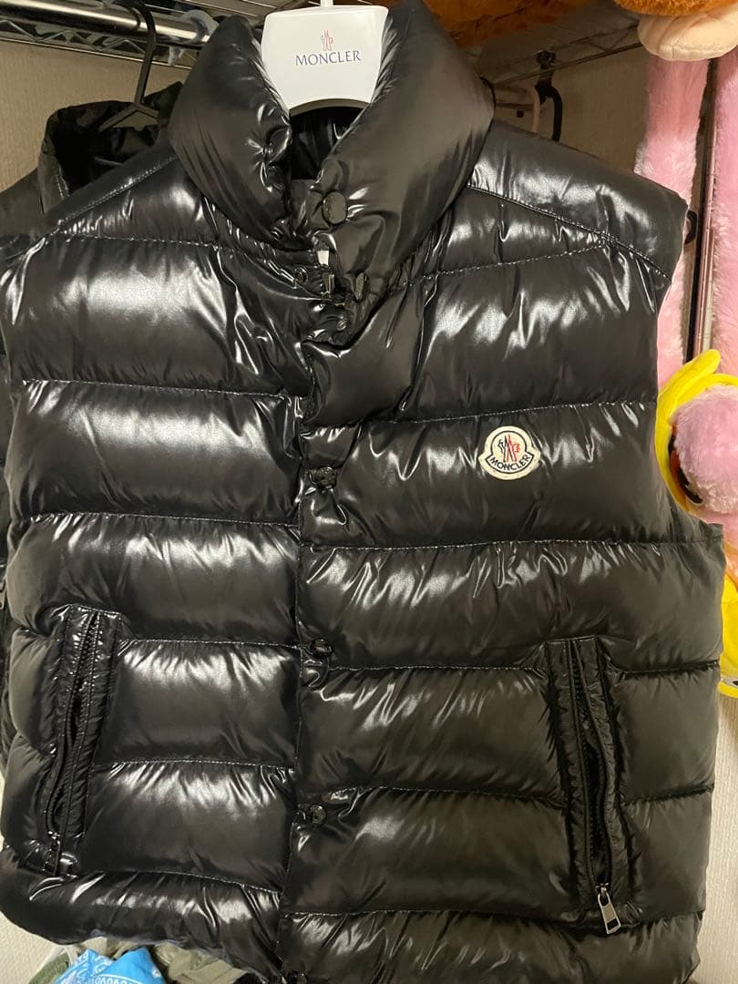 MONCLER ブラック ダウンベスト