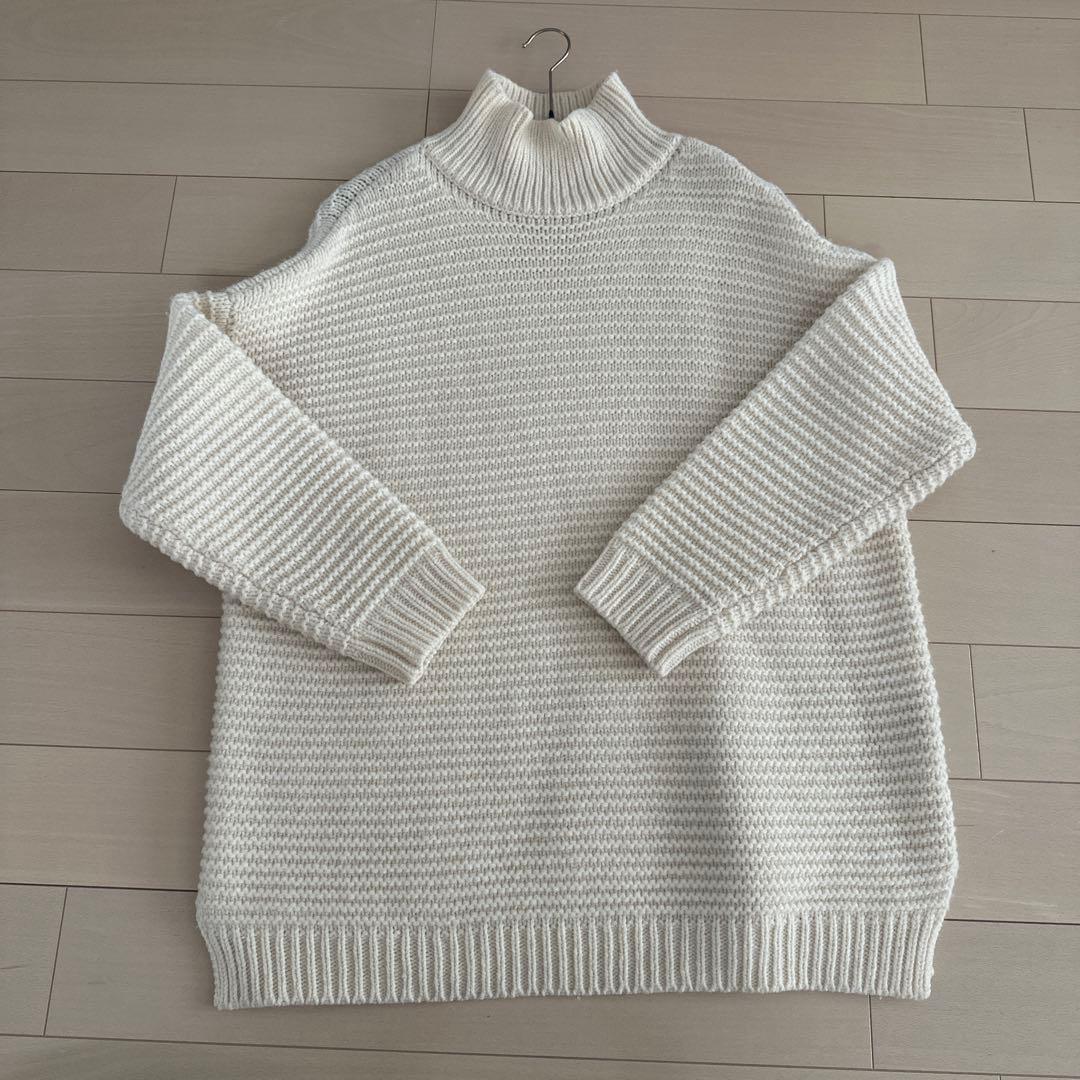 OUR 上質ウールのハイネックニット