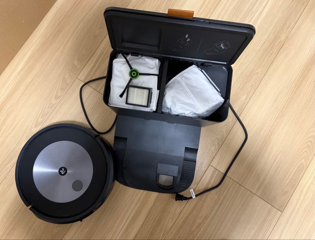 ロボット掃除機 本体 ブラック Roombaj7+ ADG-N1