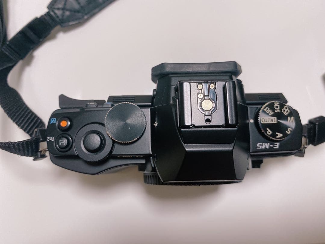 OLYMPUS OM-D E-M5 とレンズ3種セット