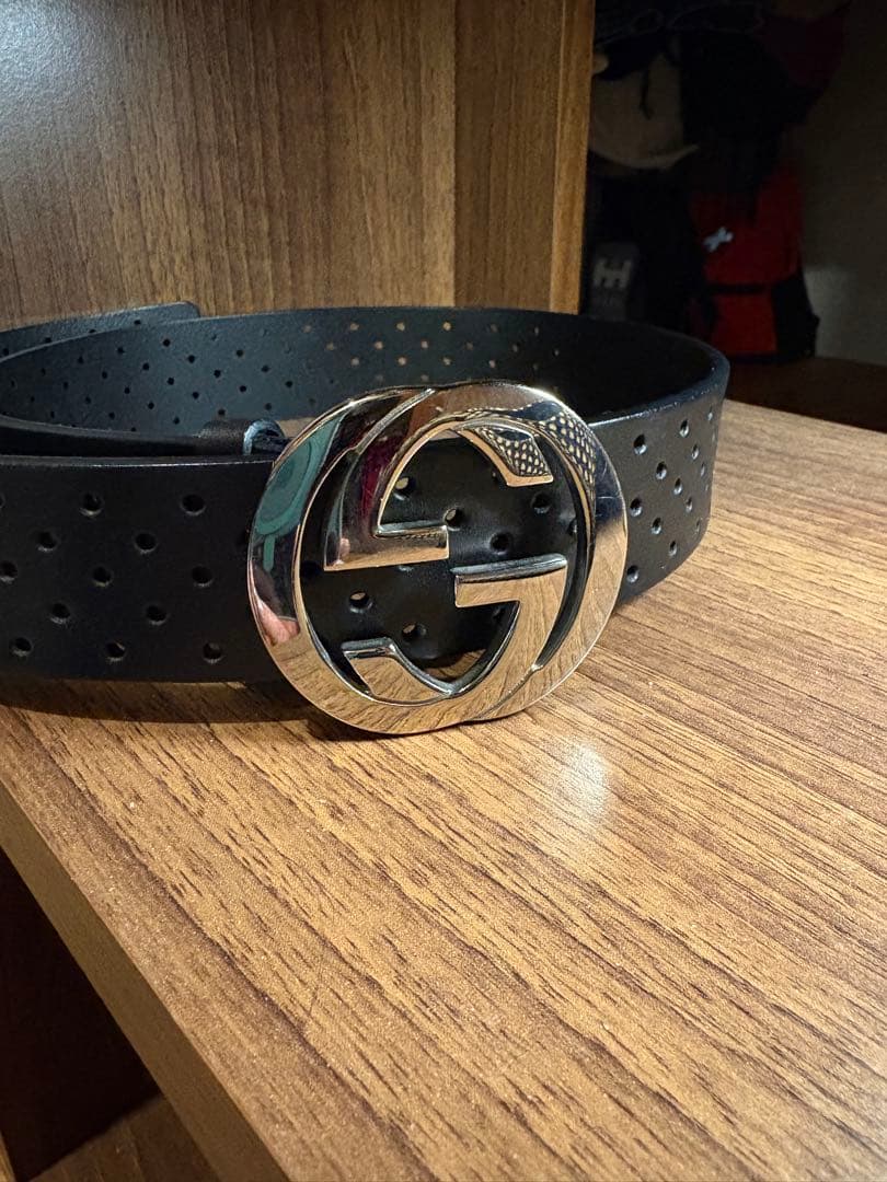 Gucci ブラック ホール付きベルト