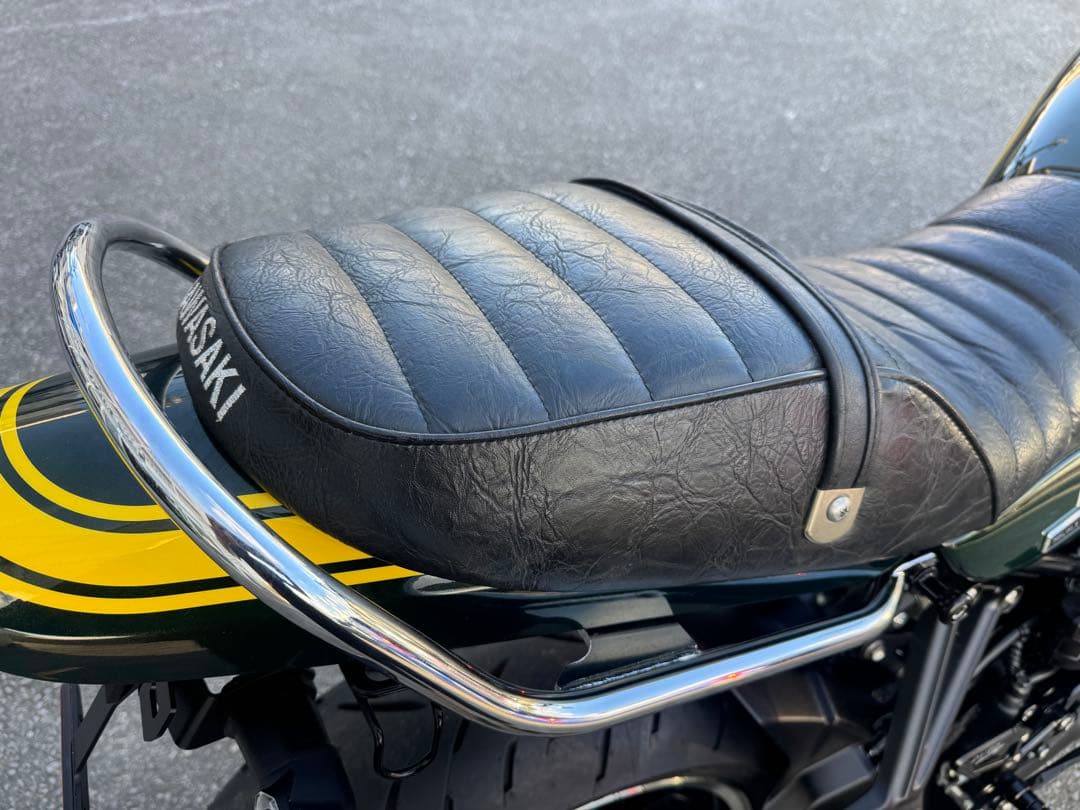 Z900RS 純正シート張り替えカスタムシート　タックロール