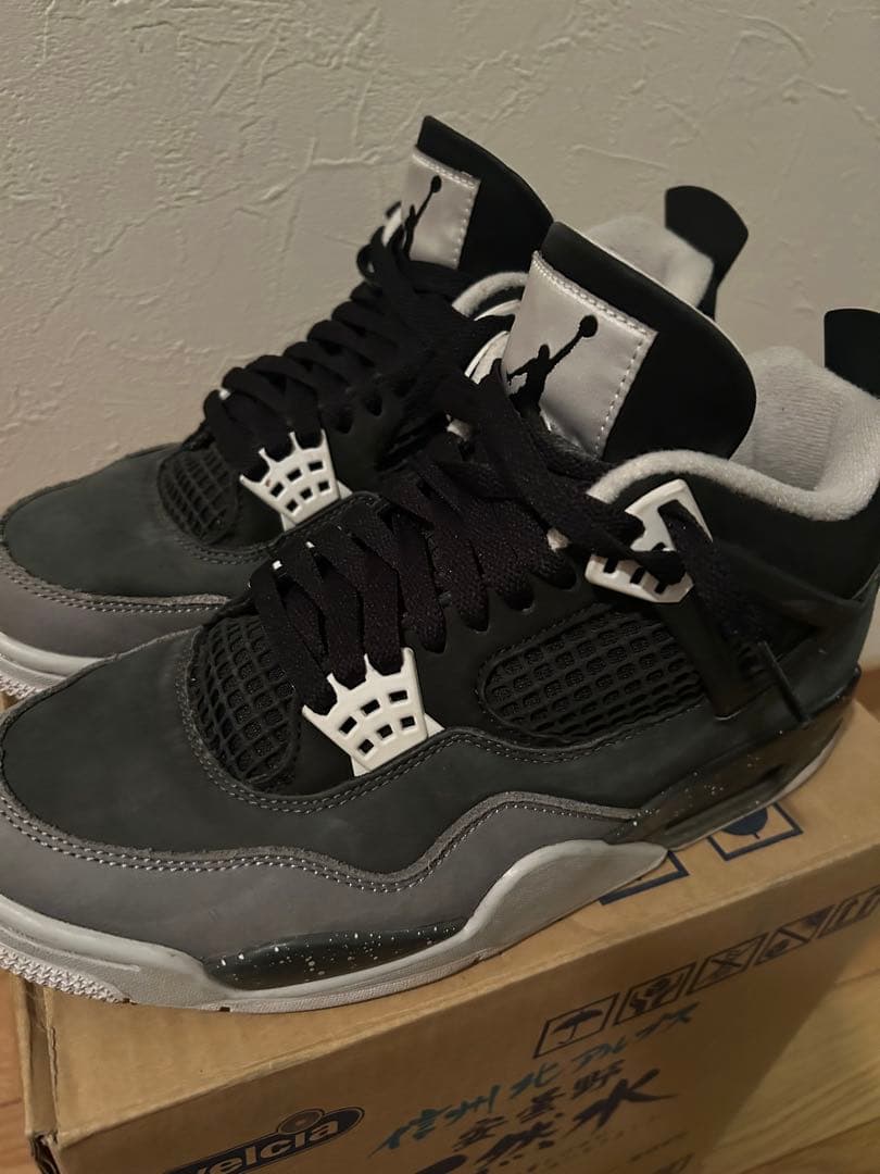 Air Jordan 4 グレー/ブラック