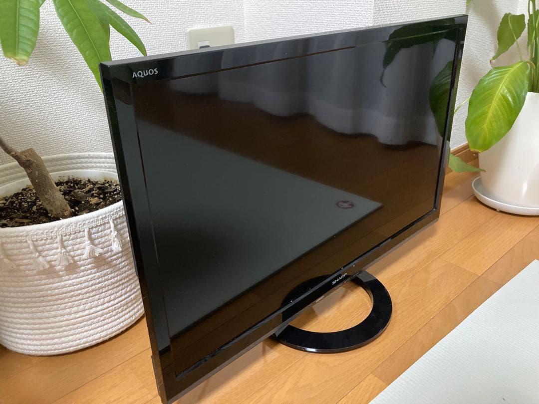 【美品】 AQUOS 24インチ　液晶テレビ (純正リモコン・ケーブル付き)