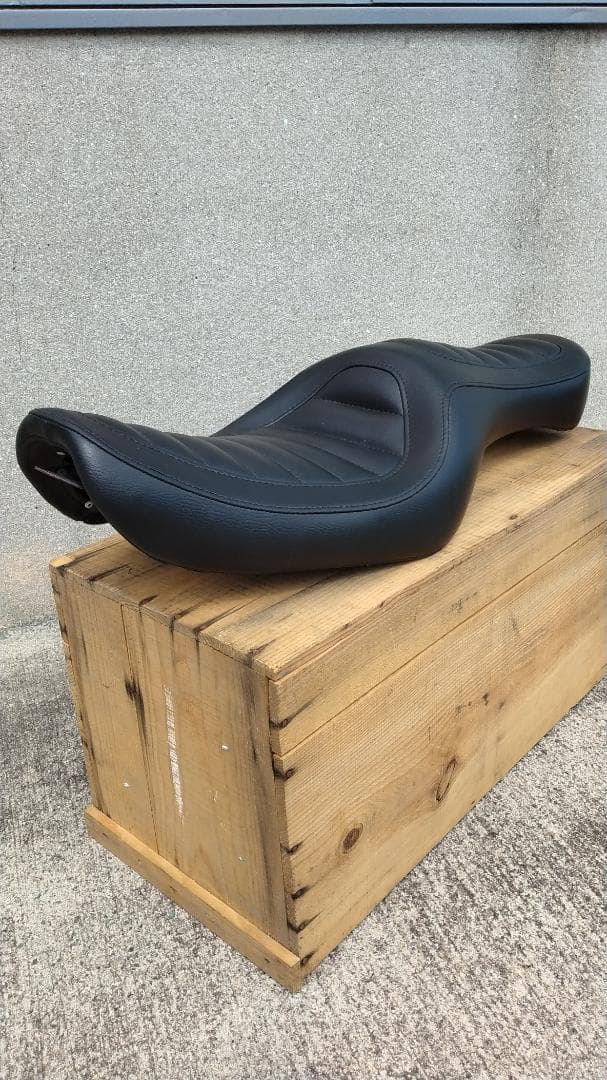 スポーツスター　シート　イージーライダース　キングアンドクイーン