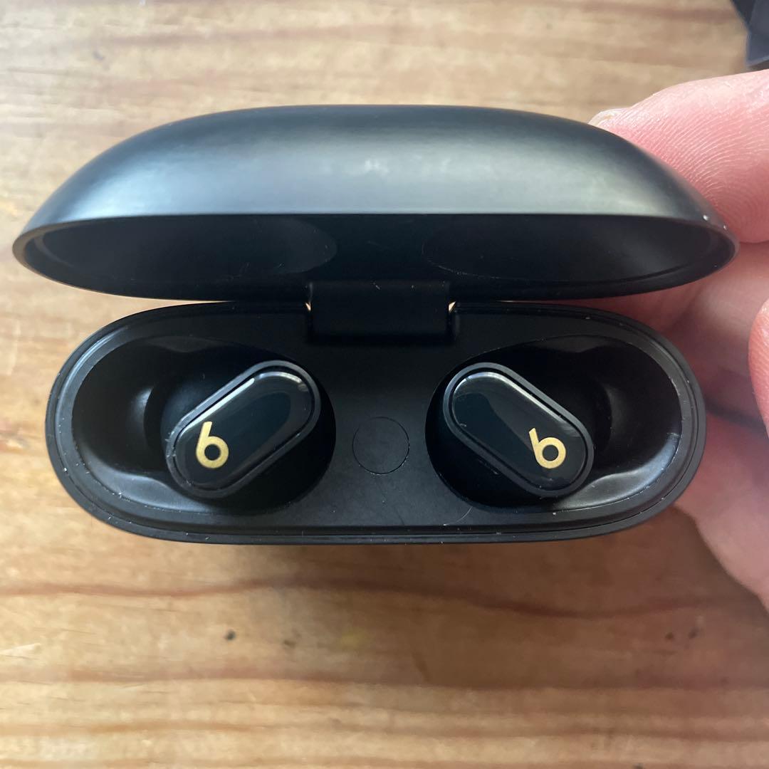 Beats Studio Buds + 黒/金