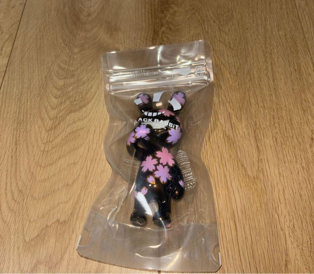 新品 赤蓄光　BLACK RABBiT 立ちver 夜桜　ブラックラビット