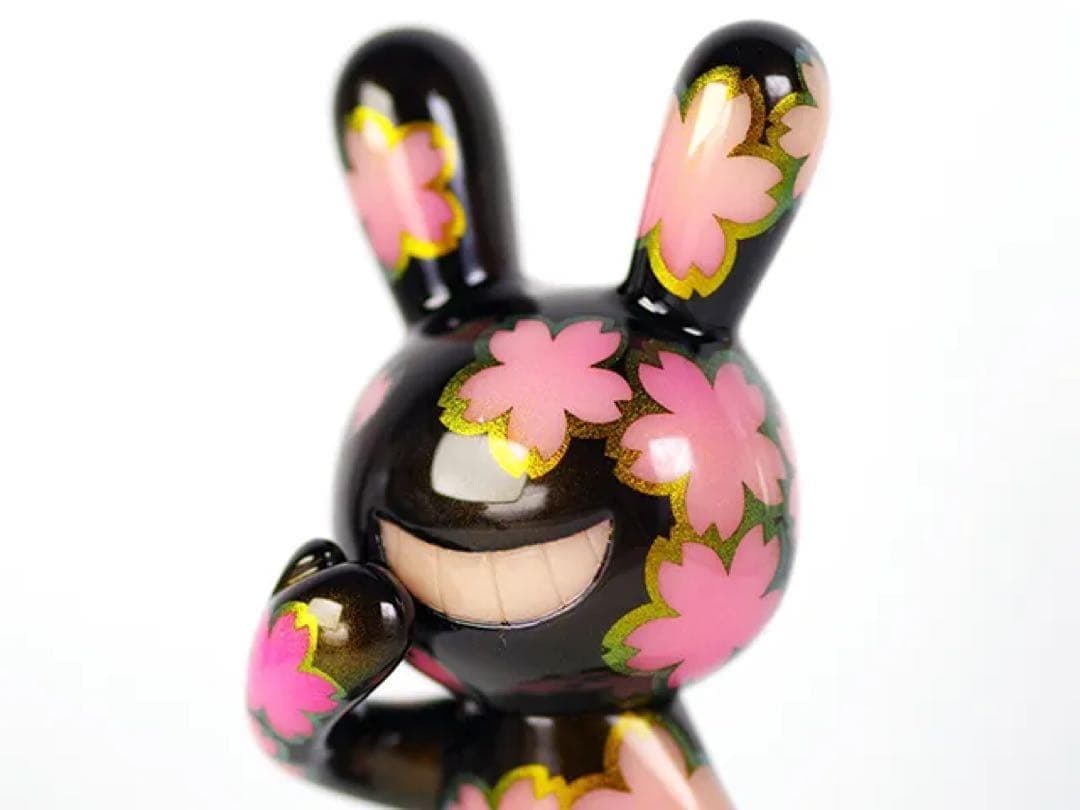 新品 赤蓄光　BLACK RABBiT 立ちver 夜桜　ブラックラビット