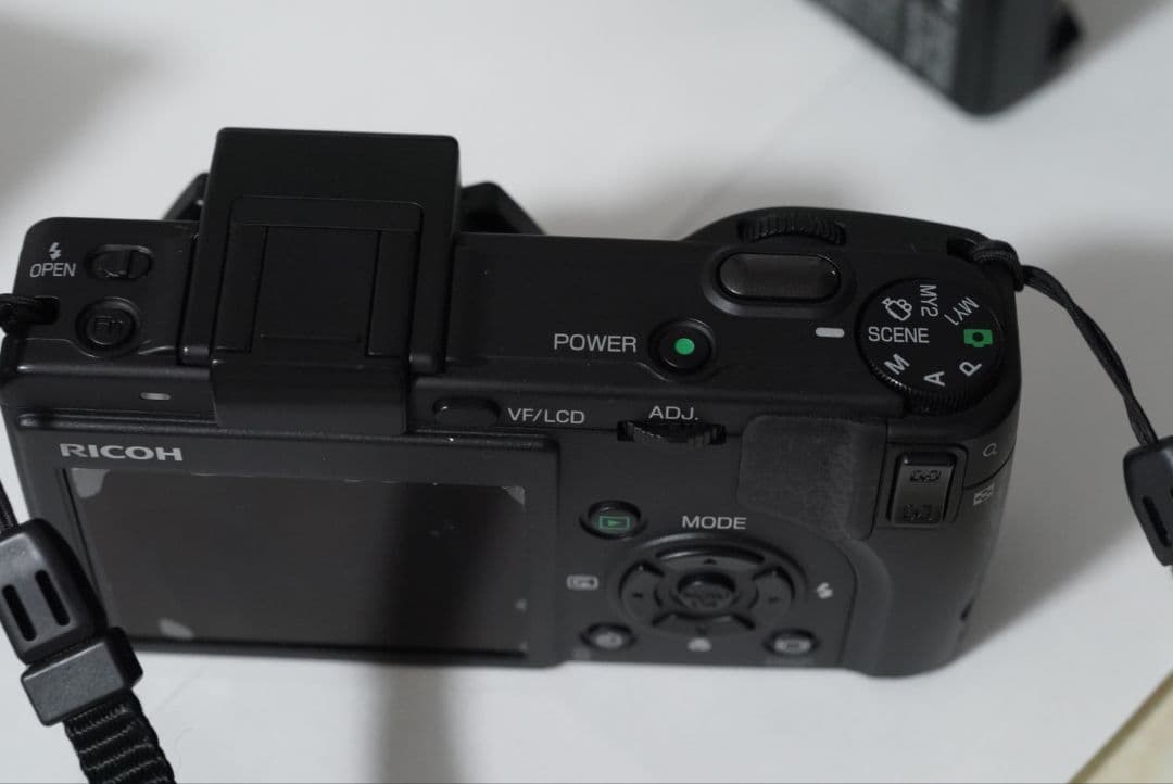 【良品】RICOH Caplio GX100 リコー　コンパクトデジタルカメラ