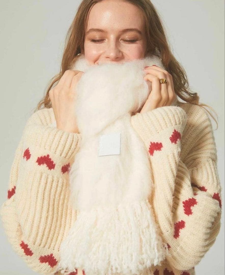 THE TOE PIGALLE SHAGGY MUFFLER ホワイト