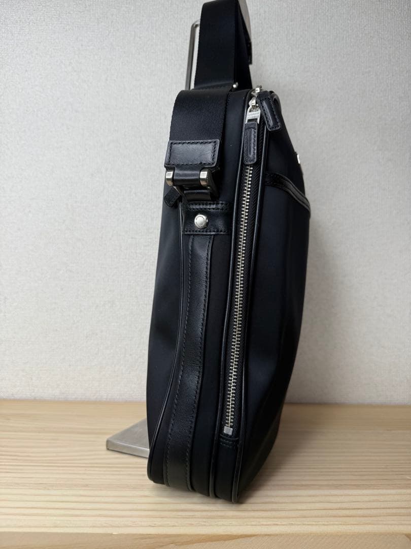 超美品✨ BURBERRY バーバリー　ショルダーバッグ　黒　A4収納　ナイロン