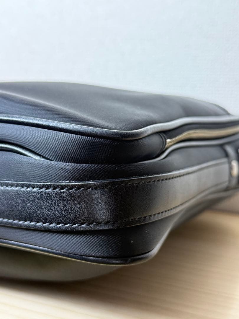 超美品✨ BURBERRY バーバリー　ショルダーバッグ　黒　A4収納　ナイロン