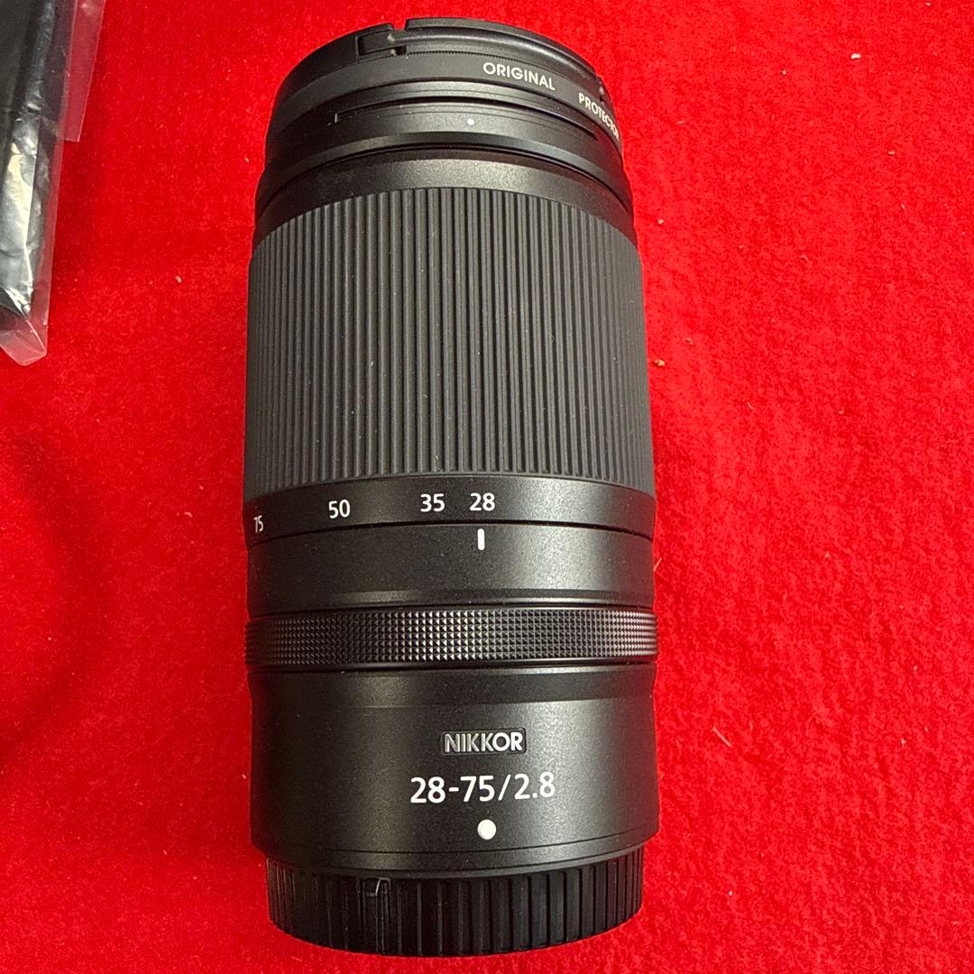 NIKKOR Z 28-75mm f/2.8 ズームレンズ