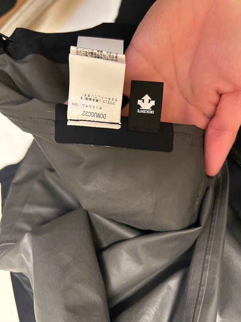 DESCENTE ゴアテックスシェルジャケット