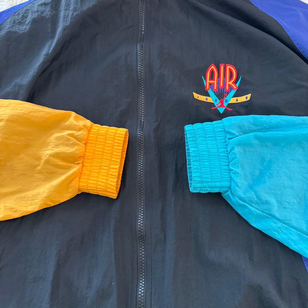 NIKE ナイキエアジョーダン　ナイロンジャケット　Ｌ　マルチカラー