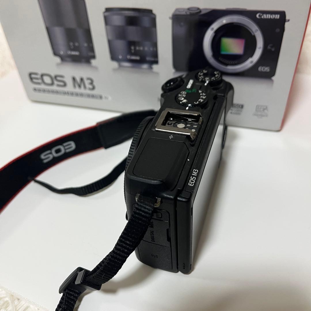 【極美品】Canon EOS M3 ブラック ダブルレンズキット バッテリー２個