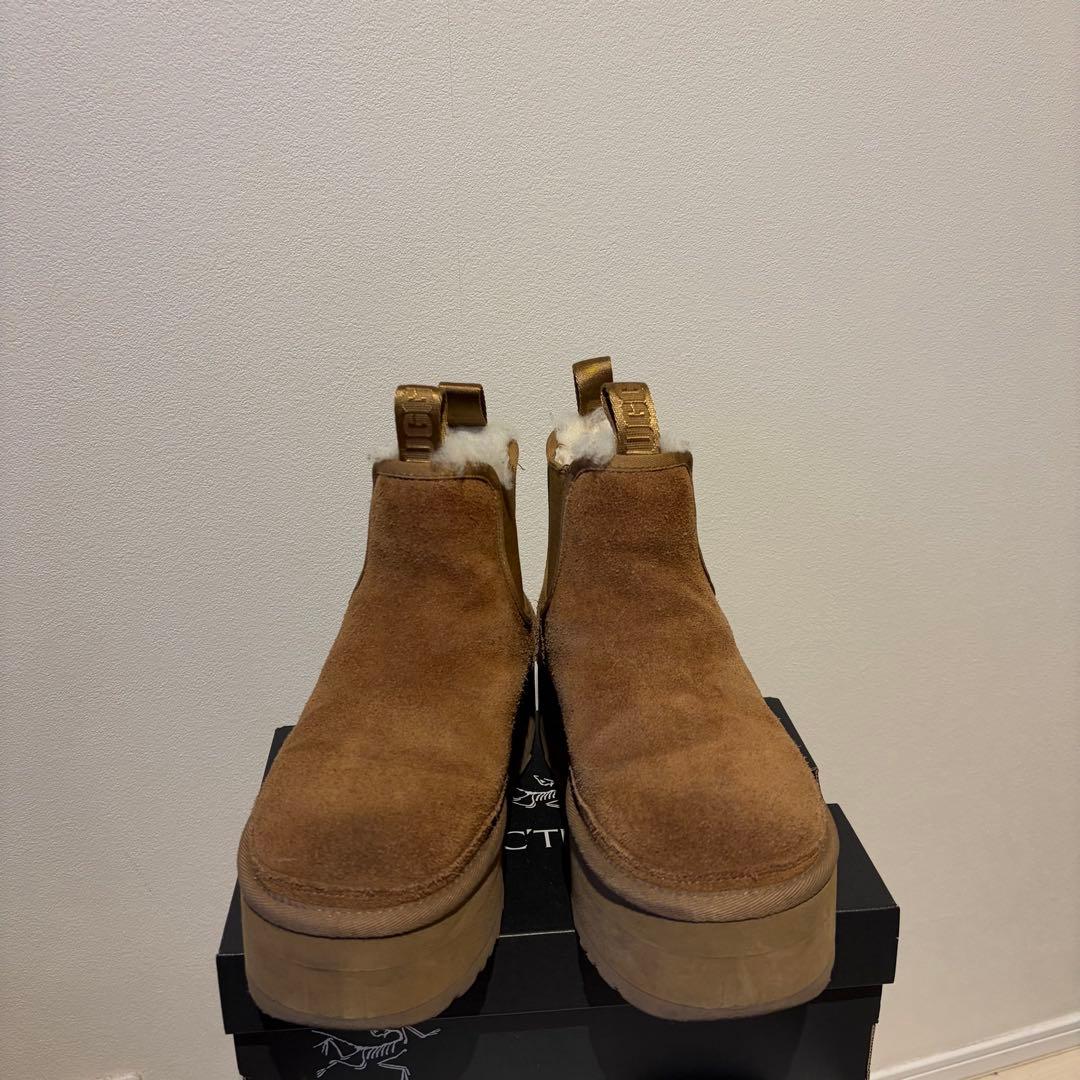 【店舗購入】UGG ニューメルプラットフォーム チェルシーブーツ　23cm