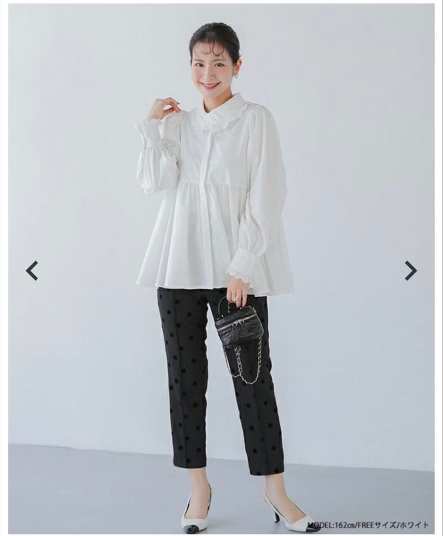 試着のみ！fitmoreホワイト フリル付きAラインシャツ
