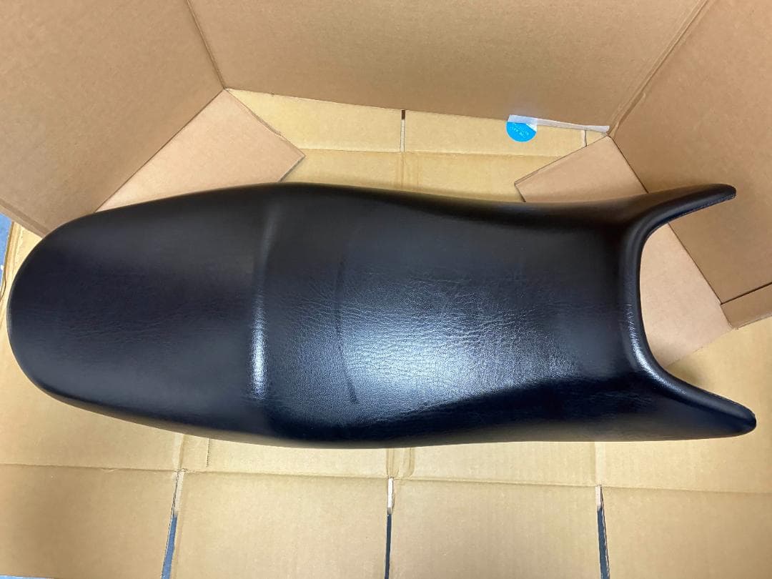 SUZUKI GSR250F シート