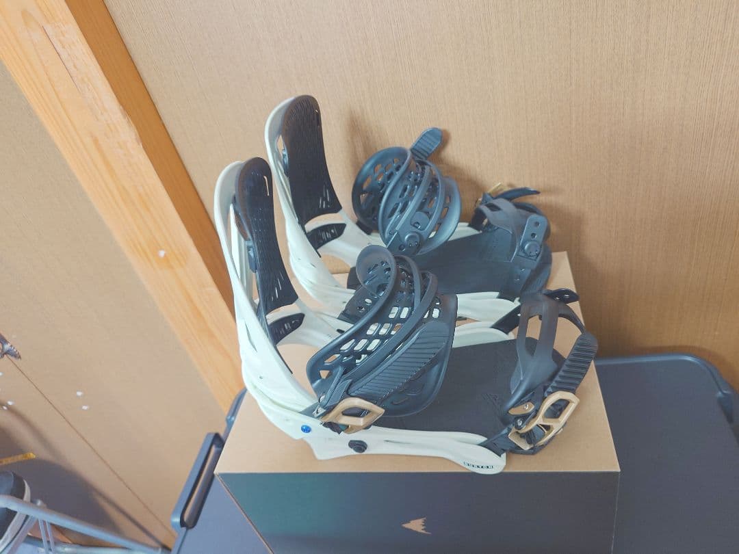 BURTON GENESIS Re:Flex　M 23-24 ホワイト×ゴールド