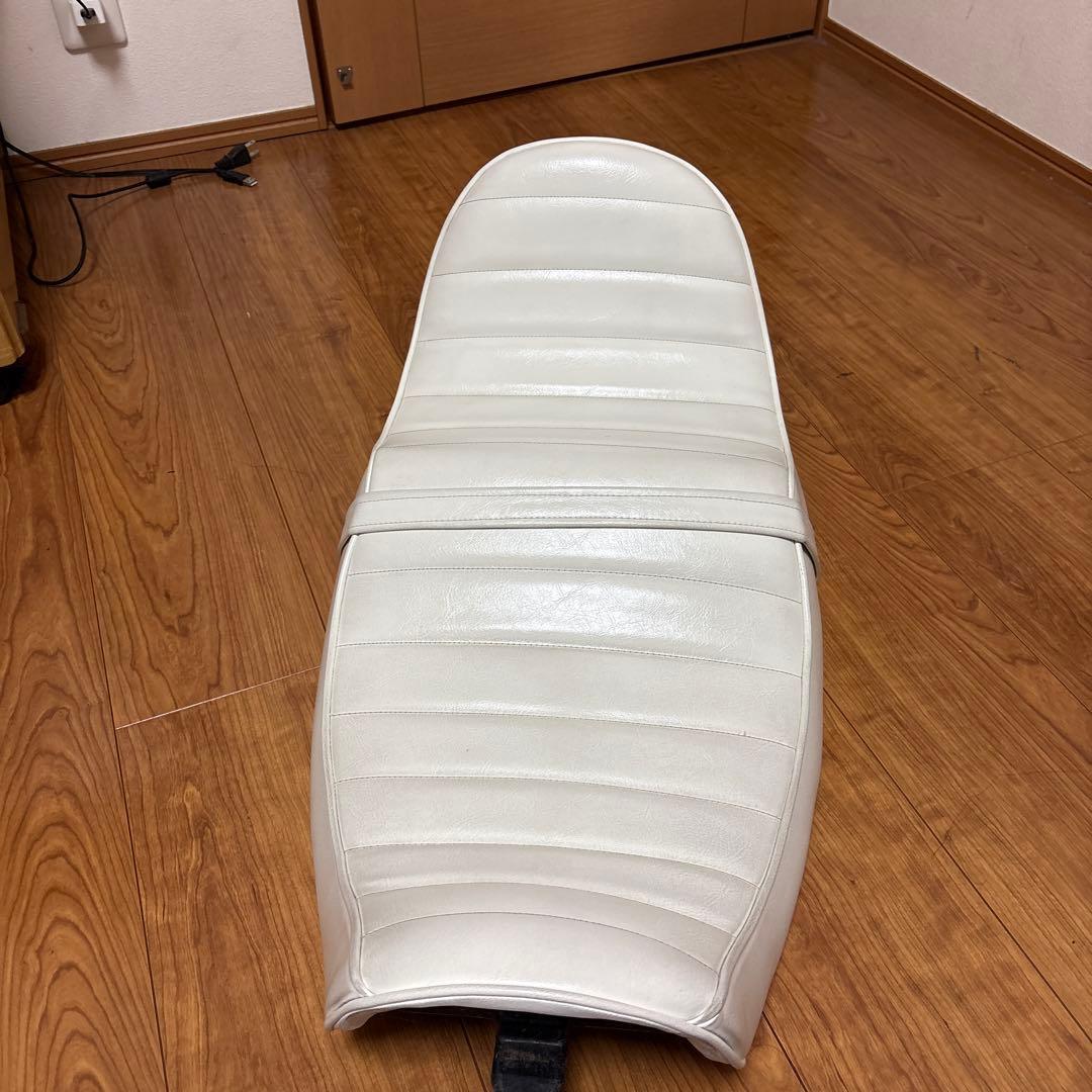 ゼファー400 シート　チョビさん　金具付き 後期