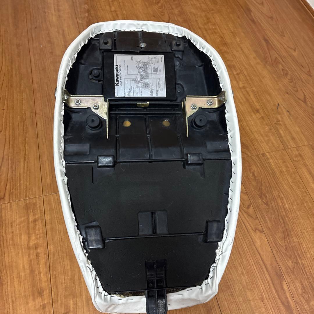 ゼファー400 シート　チョビさん　金具付き 後期