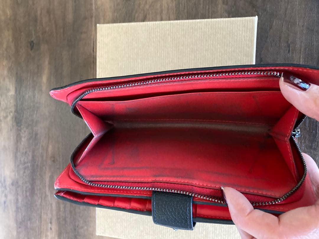 クリスチャンルブタン長財布。