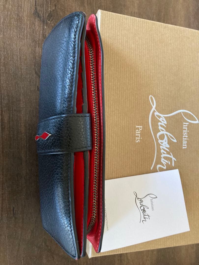 クリスチャンルブタン長財布。