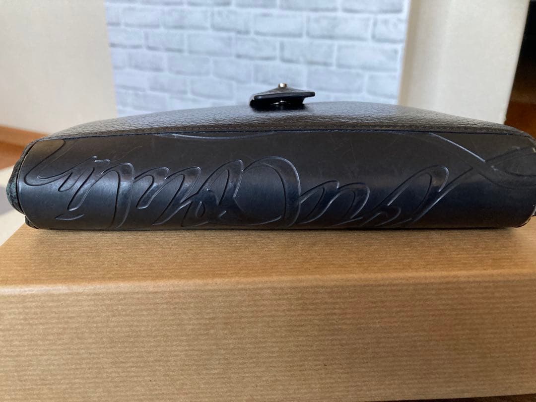 クリスチャンルブタン長財布。