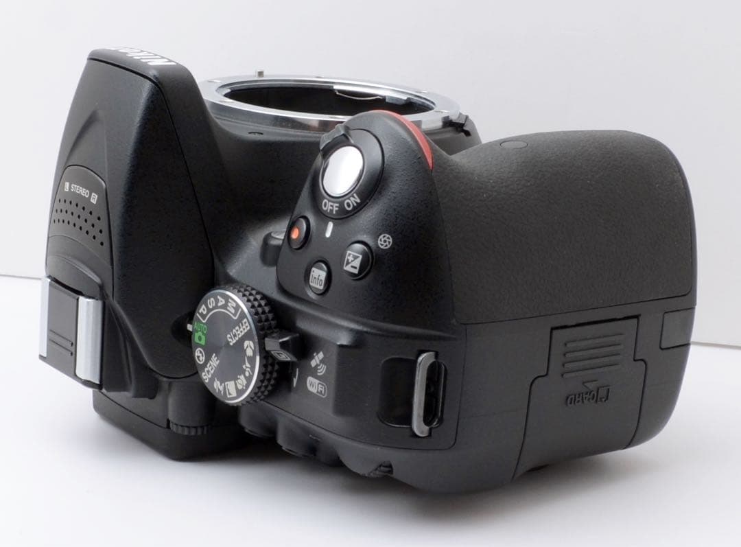 S数約1万回！Nikon D5300★Wi-Fi内蔵★カメラバック★レンズ2本