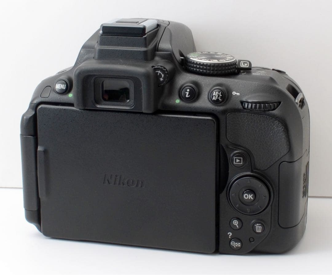 S数約1万回！Nikon D5300★Wi-Fi内蔵★カメラバック★レンズ2本