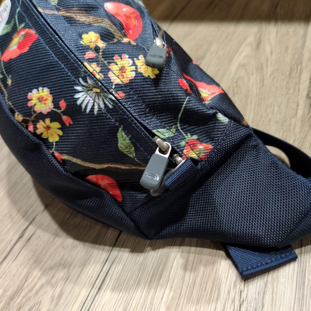 極美品　THE NORTH FACE 花柄ボディバッグ