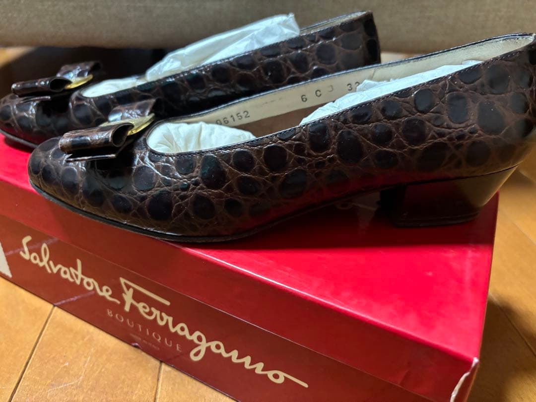 Salvatore Ferragamo リボンシューズ