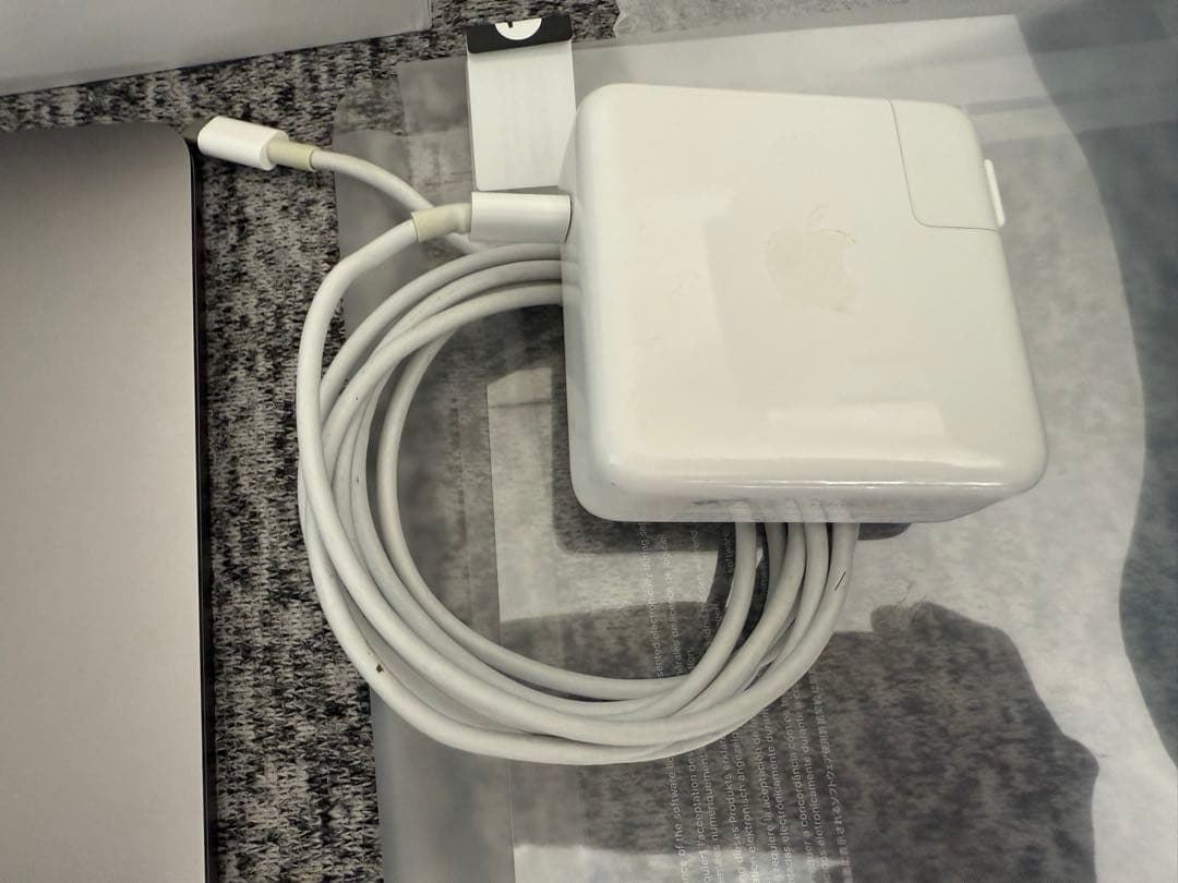 MacBook Pro 13.3インチ　512GB ／保護フィルム予備有り