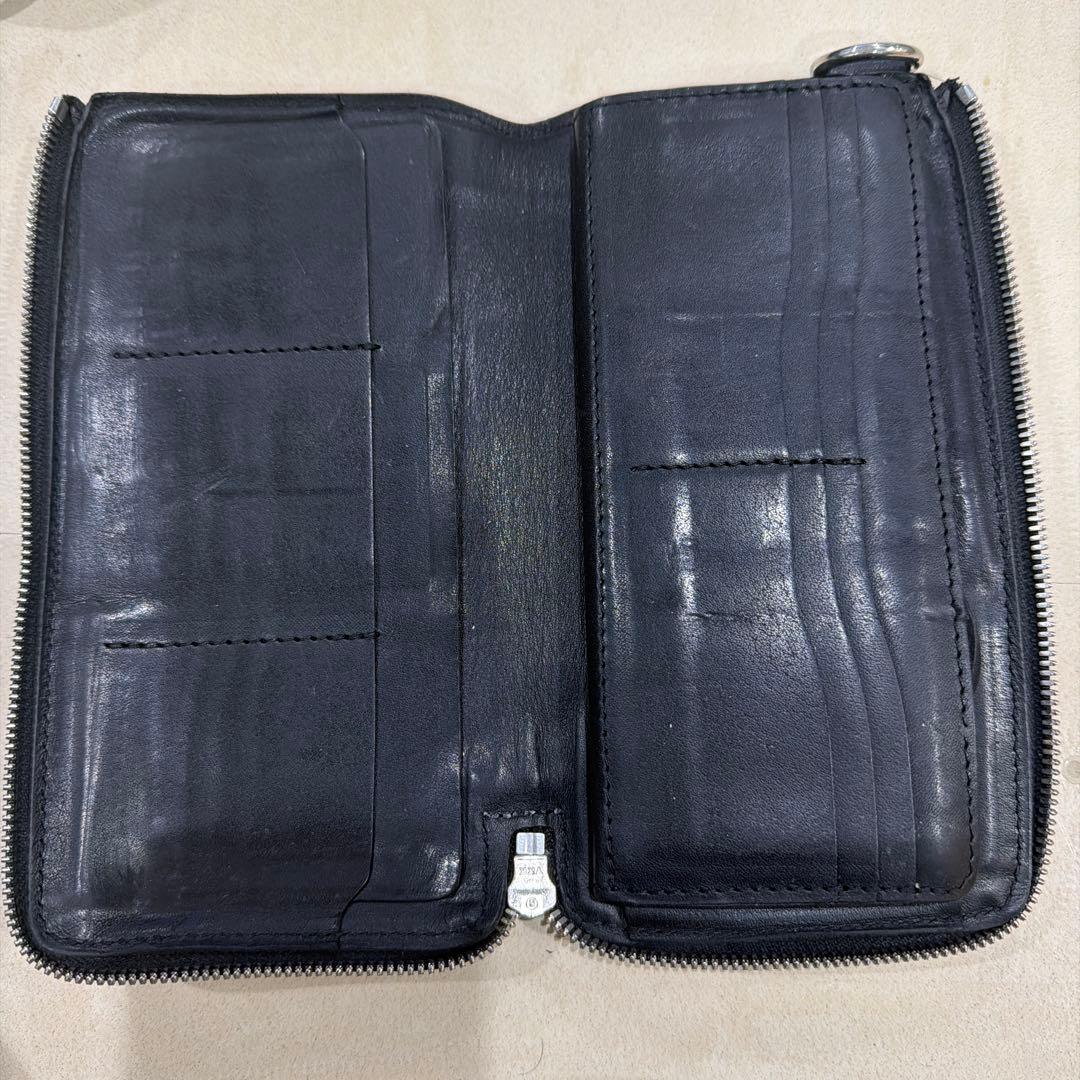 黒レザー ジッパー長財布 レッドムーン