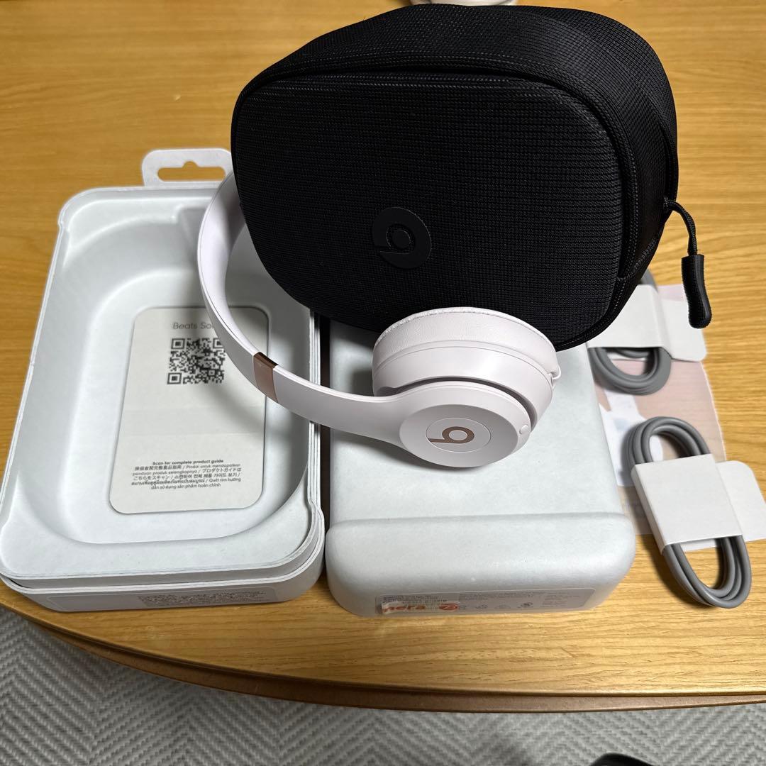 Beats Solo 4 ヘッドフォン　クラウドピンク