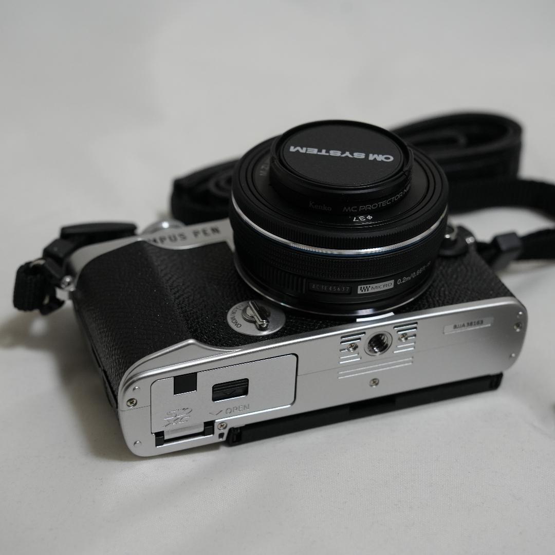 オリンパス ミラーレス一眼 E-P7 ダブルズームキット シルバー