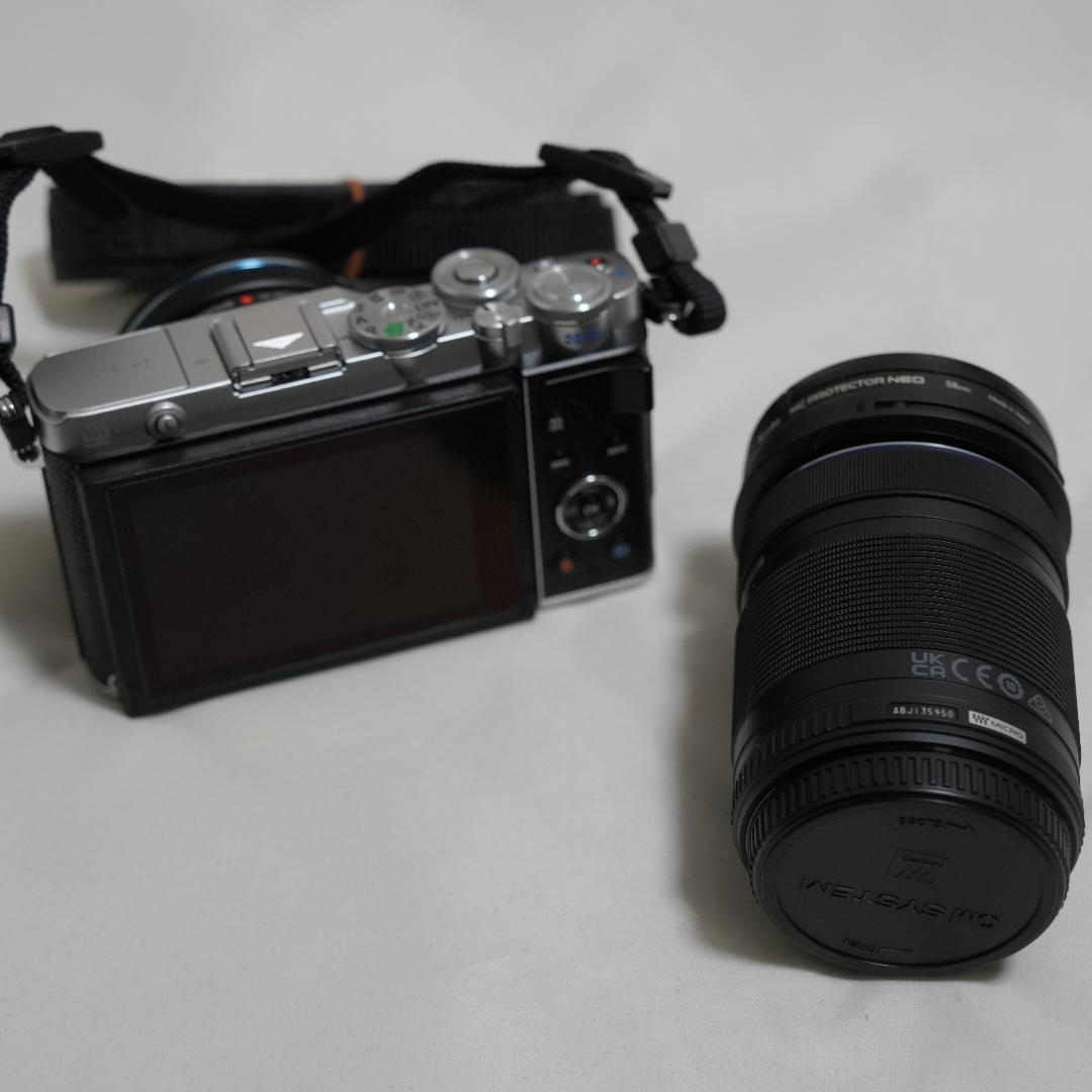 オリンパス ミラーレス一眼 E-P7 ダブルズームキット シルバー