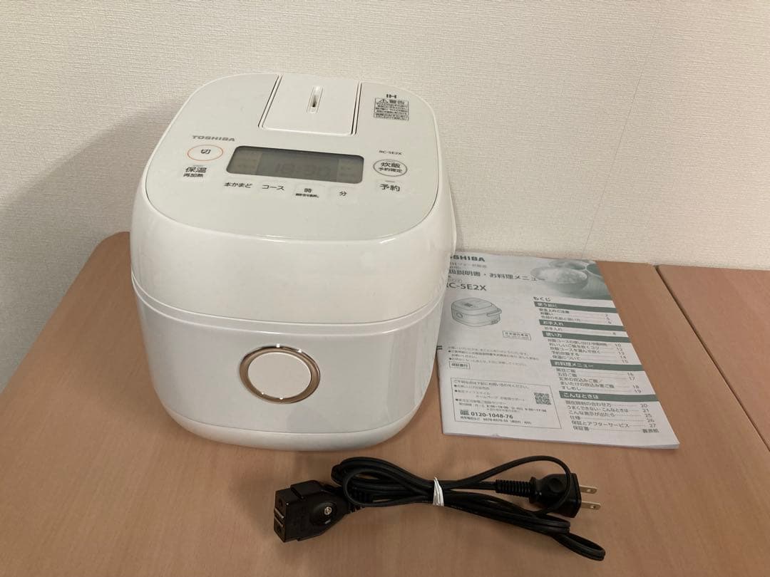 美品★2023年製★3回程使用★TOSHIBA★炊飯器★3合炊き★RC-5E2X