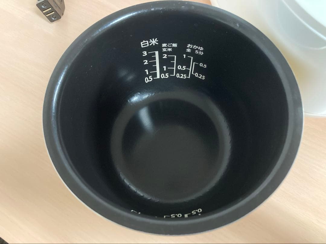 美品★2023年製★3回程使用★TOSHIBA★炊飯器★3合炊き★RC-5E2X