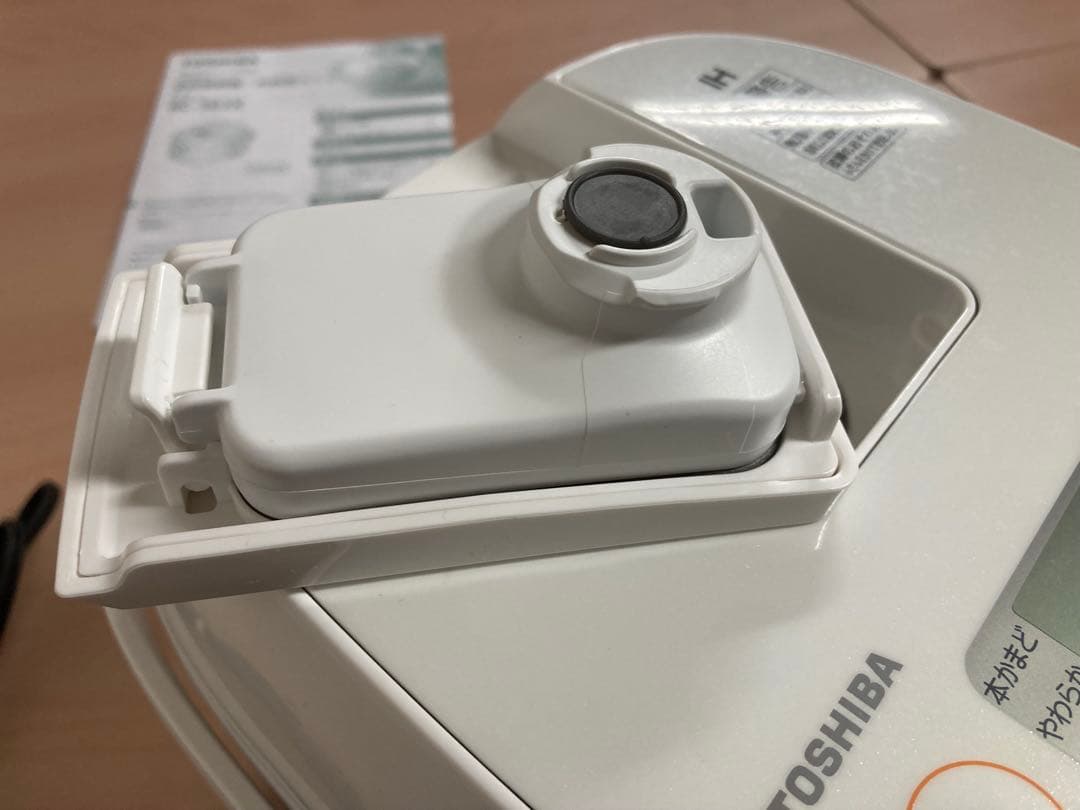 美品★2023年製★3回程使用★TOSHIBA★炊飯器★3合炊き★RC-5E2X