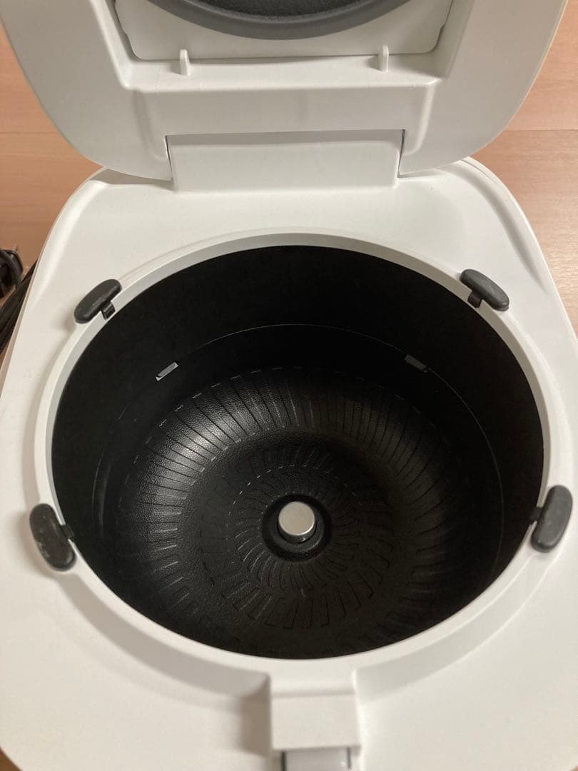 美品★2023年製★3回程使用★TOSHIBA★炊飯器★3合炊き★RC-5E2X