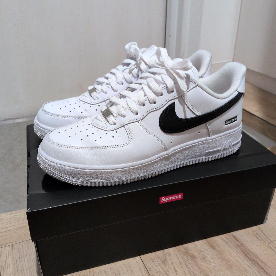 Supreme Air Force 1 Low sp ホワイト/ブラック