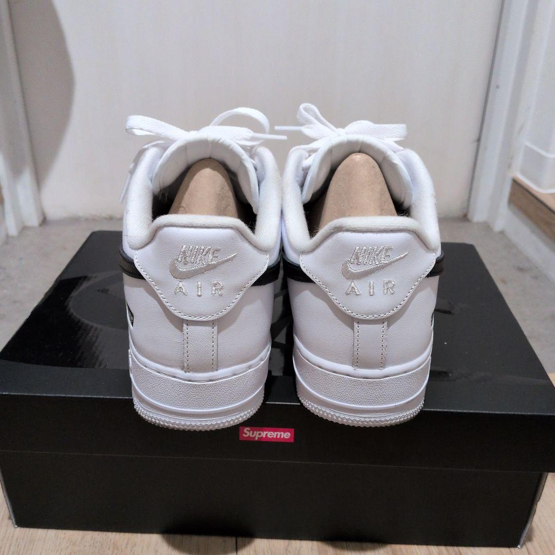 Supreme Air Force 1 Low sp ホワイト/ブラック