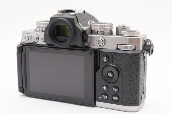 【美品】ニコン Nikon Z fc ボディ 《ショット数3247回》ミラーレス