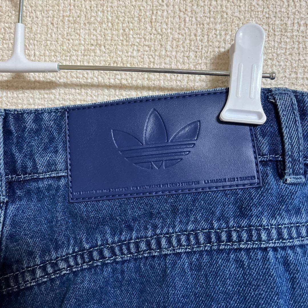 adidas スリーストライプス デニムパンツ