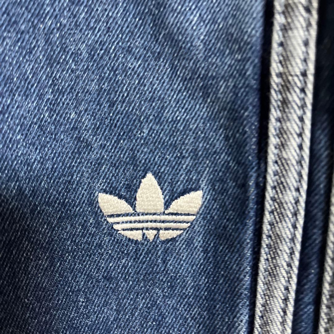 adidas スリーストライプス デニムパンツ