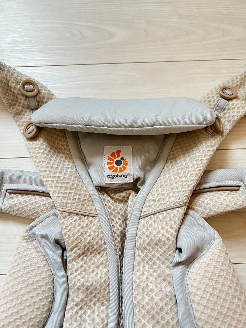 ergobaby 抱っこ紐 サンドベージュ　ポーチ、収納袋あり